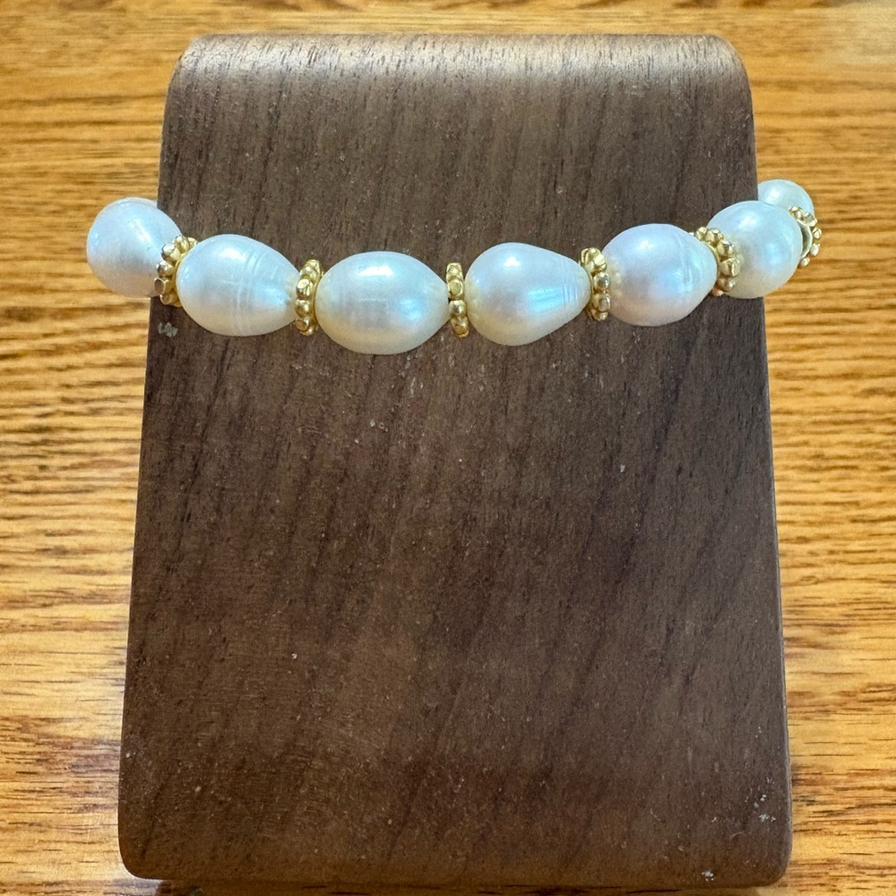 Julie Voss Pearl and gold tone bracelet